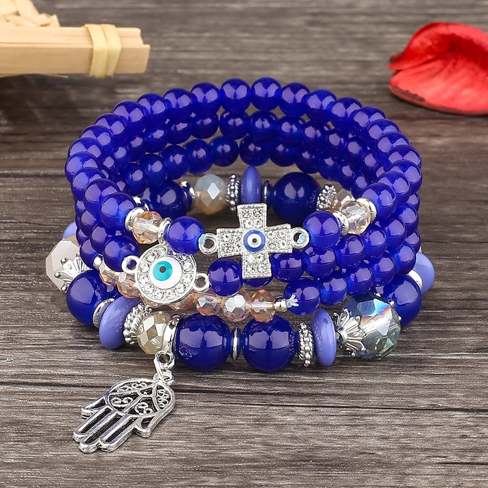 Un ensemble de bracelets en perles
