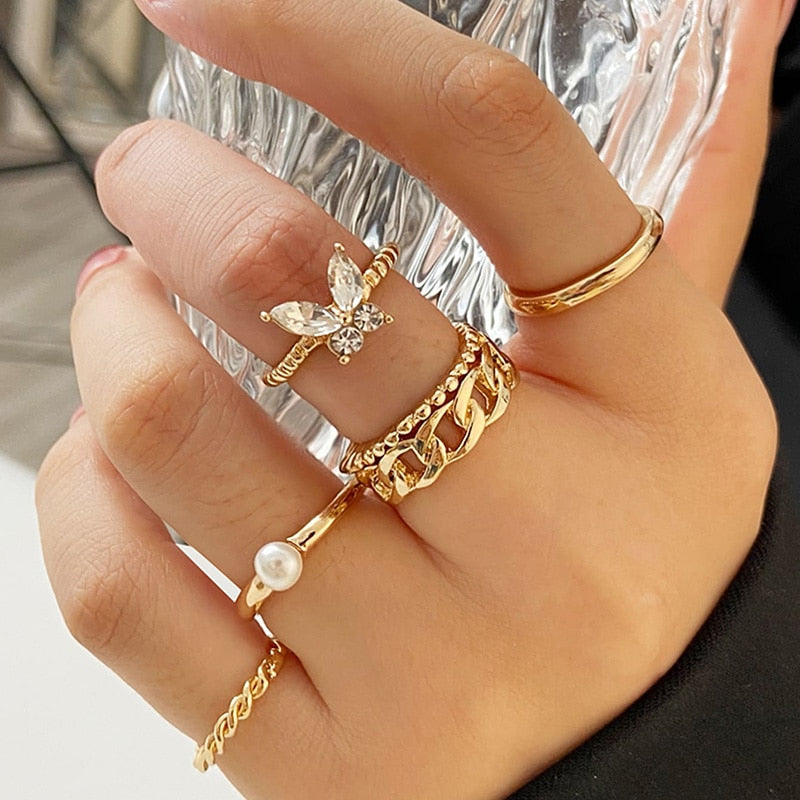 Bague ornée d'un motif papillon