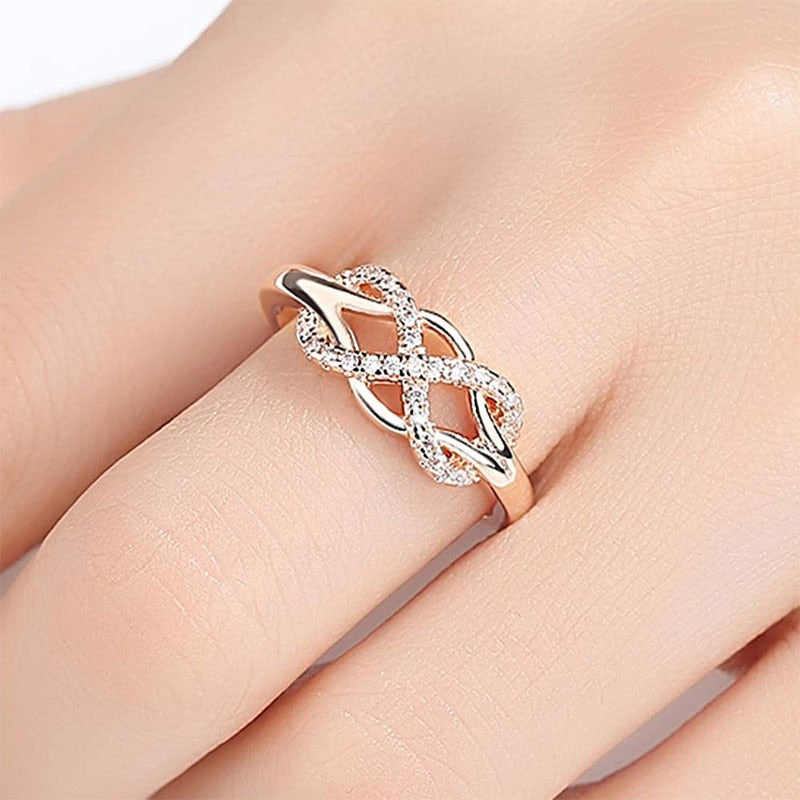 Bague avec motif de signe de l'infini
