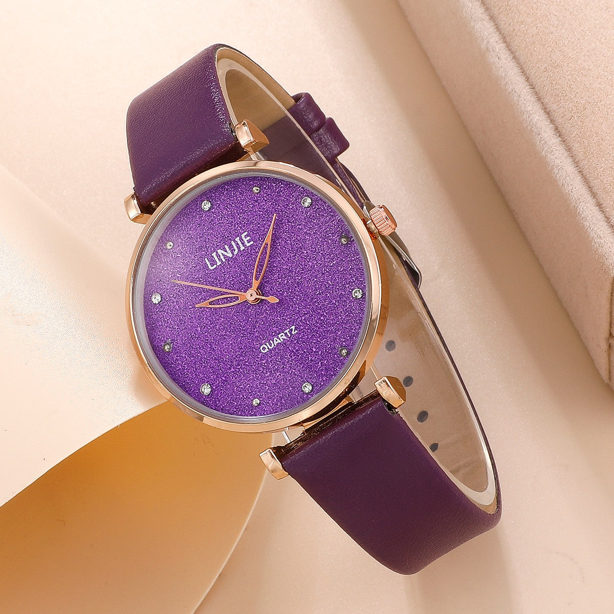 Montre pour dames avec un cadran étincelant