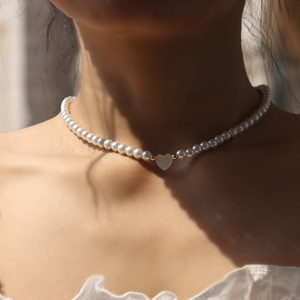 Collier délicat avec des perles