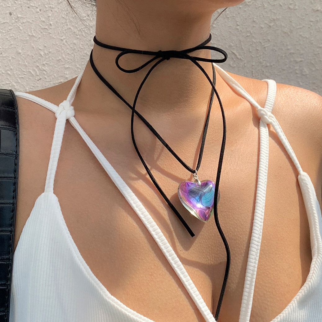 Collier ras du cou avec un cœur