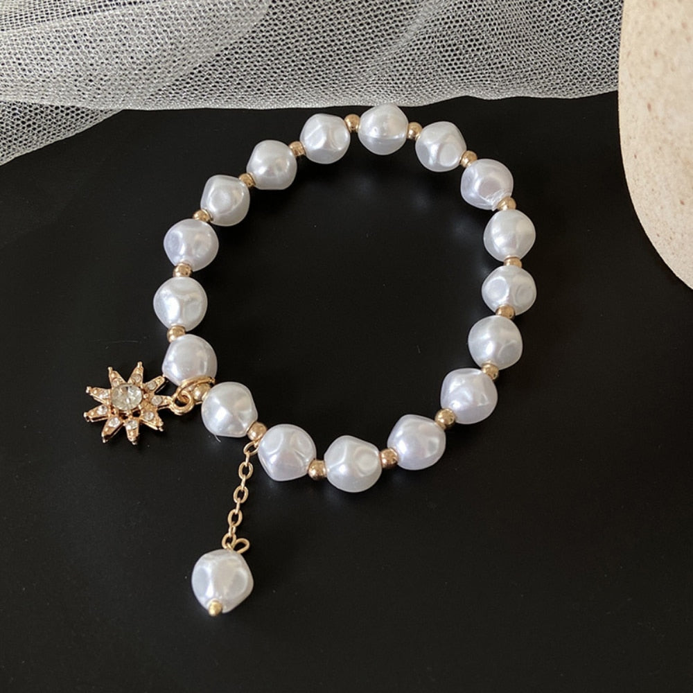 Bracelet en perles avec des breloques décoratives