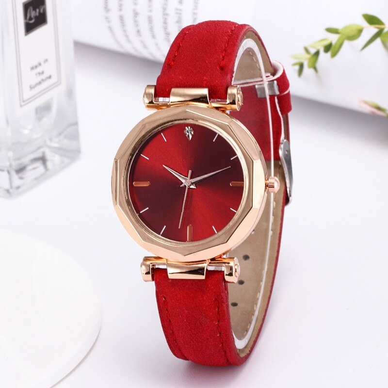 Montre classique pour dames avec un cadran brillant