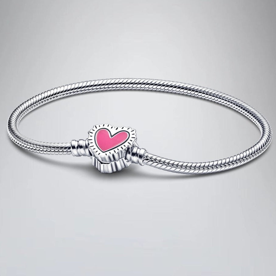 Bracelet avec un pendentif en forme de cœur