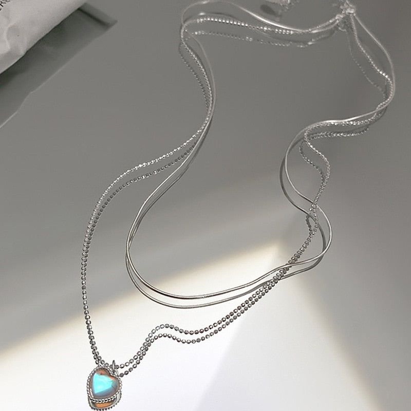 Délicat collier avec un cœur