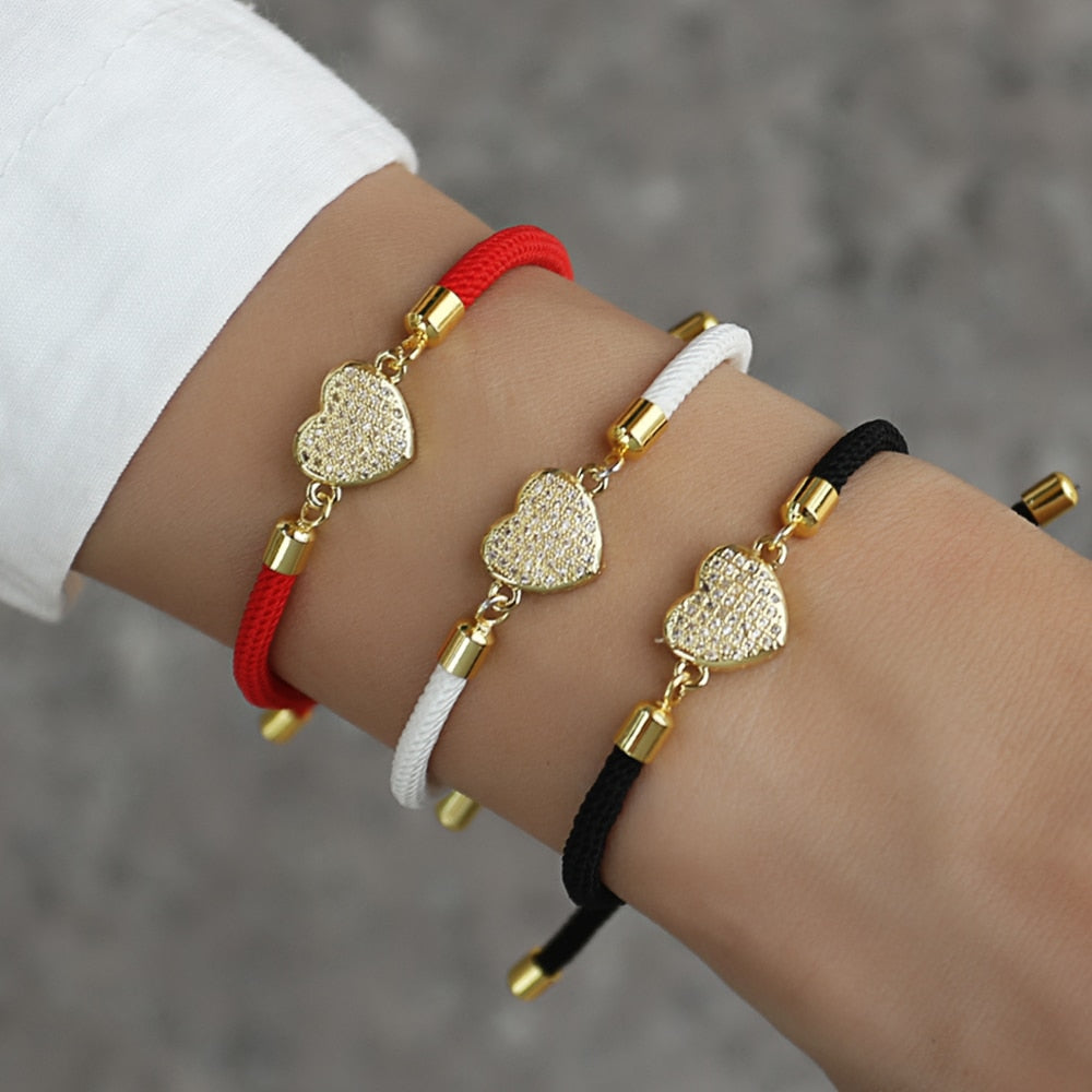 Bracelet avec un fil et un cœur
