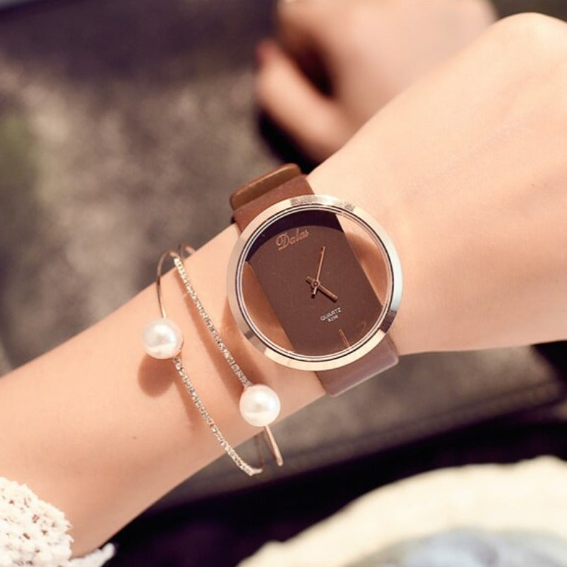 Montre minimale pour dames avec un motif géométrique