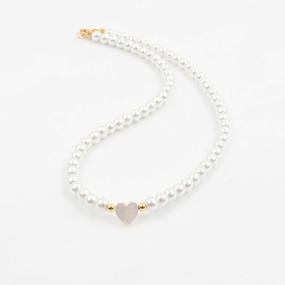 Collier délicat avec des perles