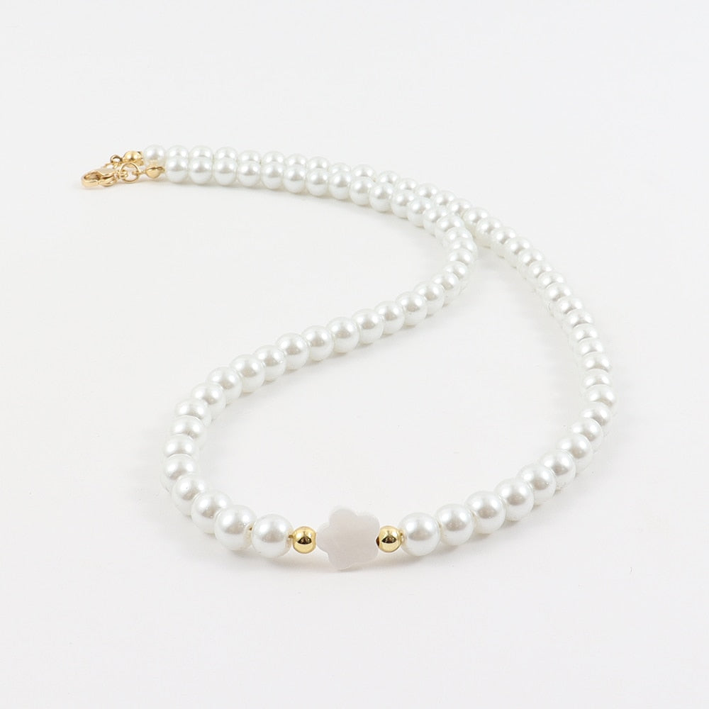 Collier délicat avec des perles