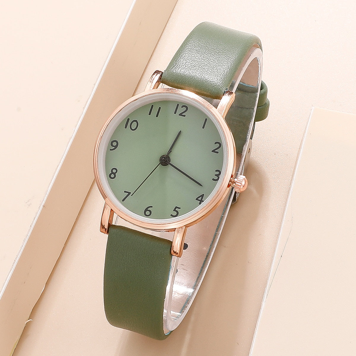 Montre classique pour femmes avec un bracelet