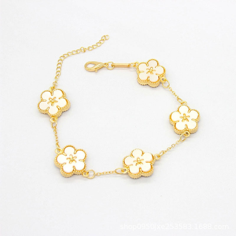 Bracelet avec des fleurs colorées