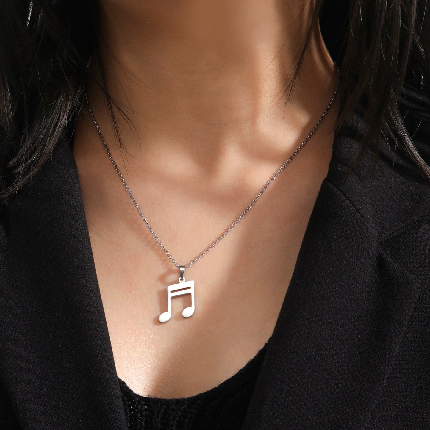 Collier avec pendentif en forme de note