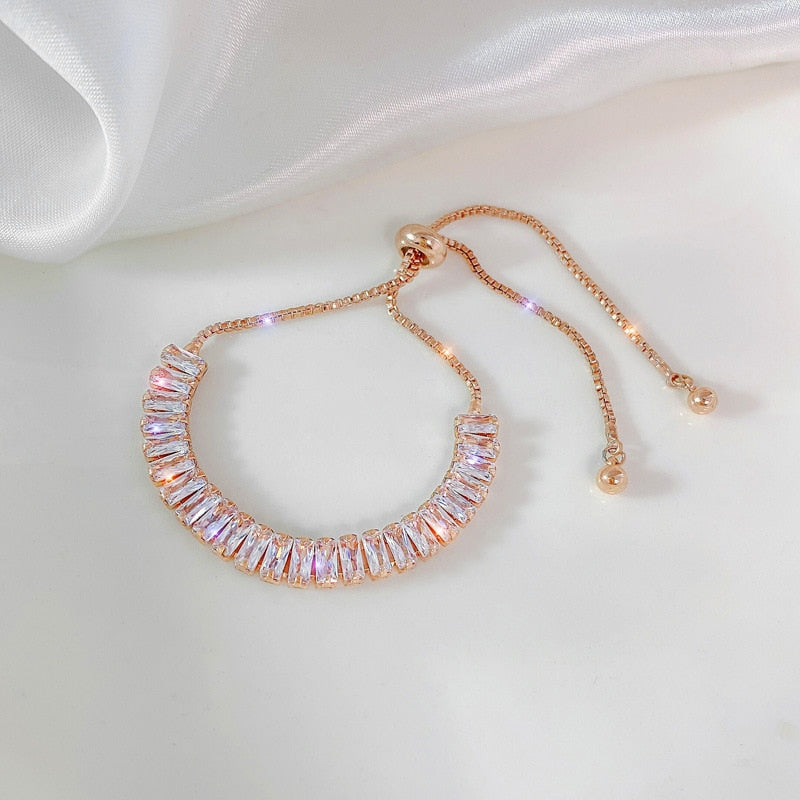 Bracelet avec des zircons étincelants