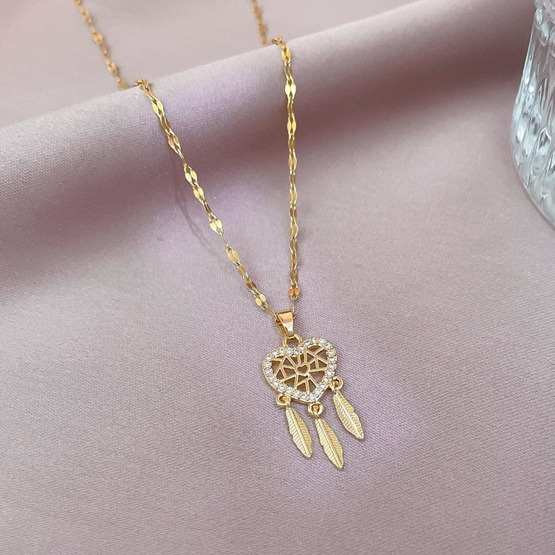 Collier avec un motif attrape-rêves
