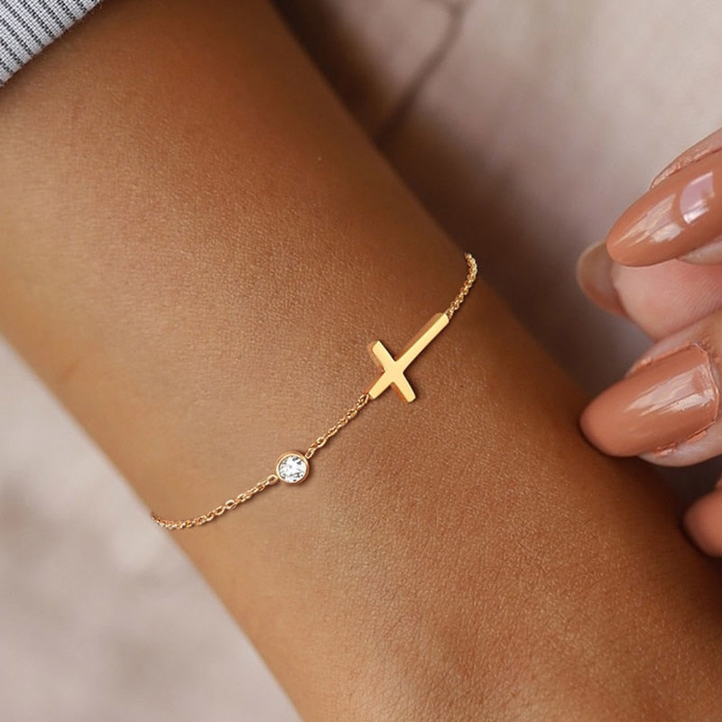 Bracelet avec zircone cubique et une croix