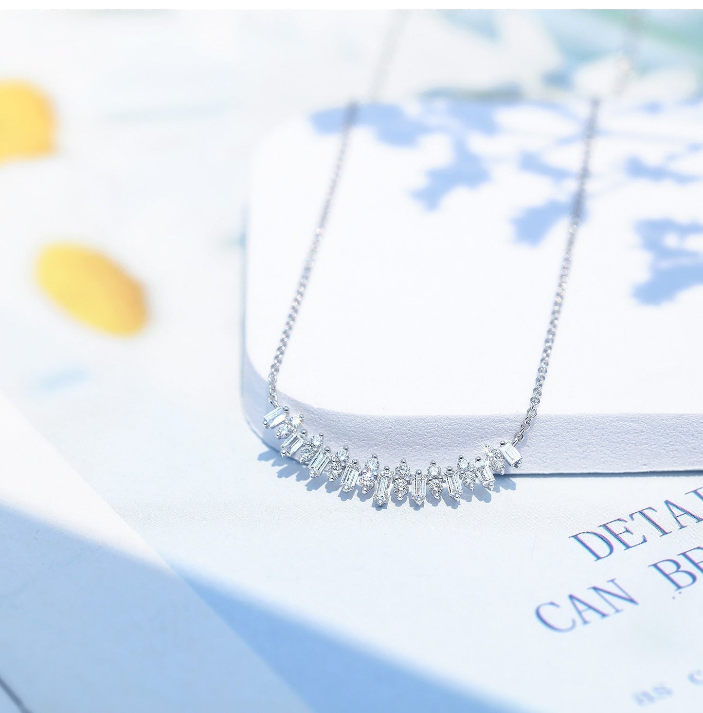 Collier en argent avec des zircons