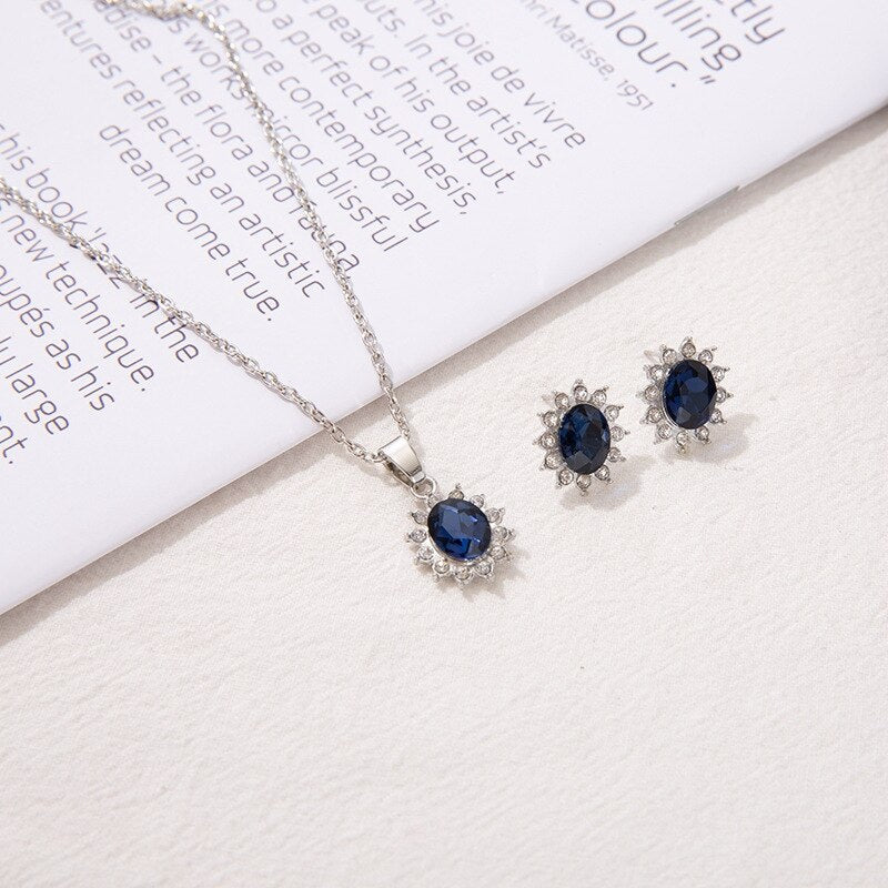 Un ensemble de bijoux avec des zircones cubiques