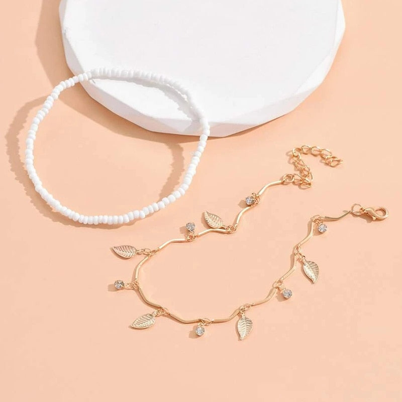Bracelet de cheville avec des feuilles