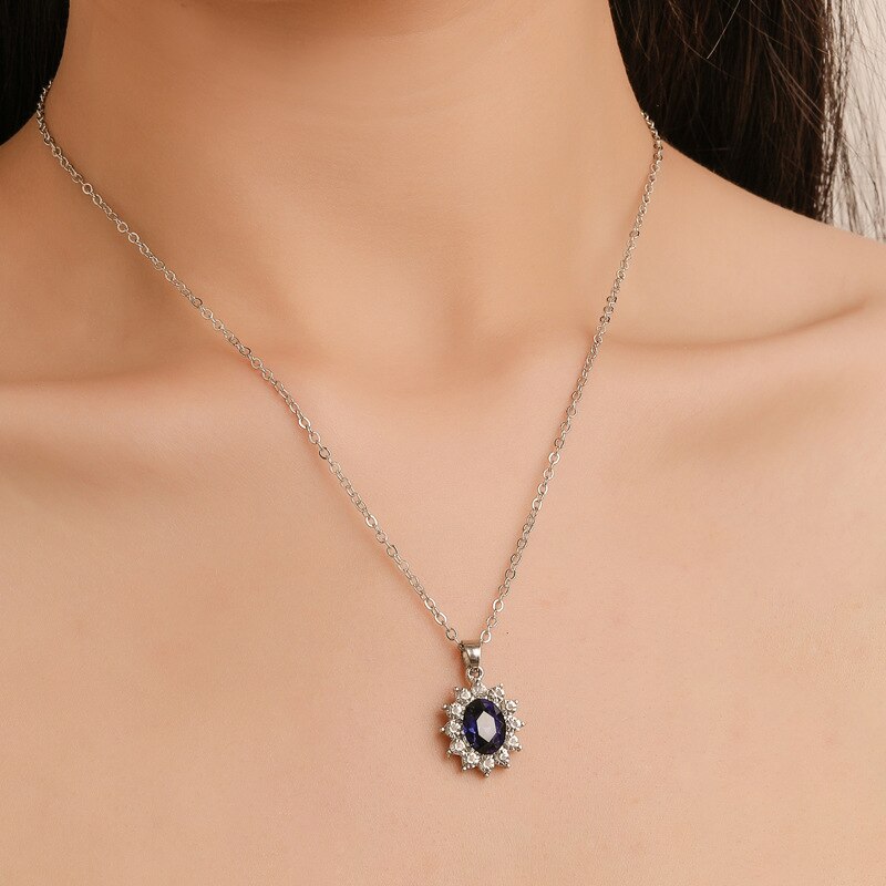 Un ensemble de bijoux avec des zircones cubiques