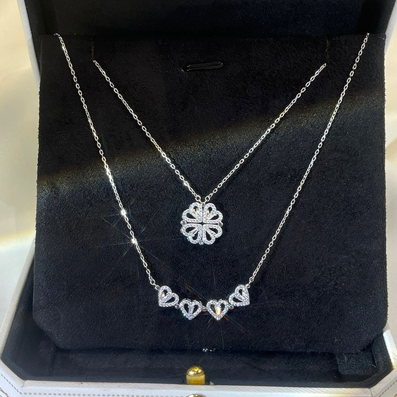 Collier avec un motif floral