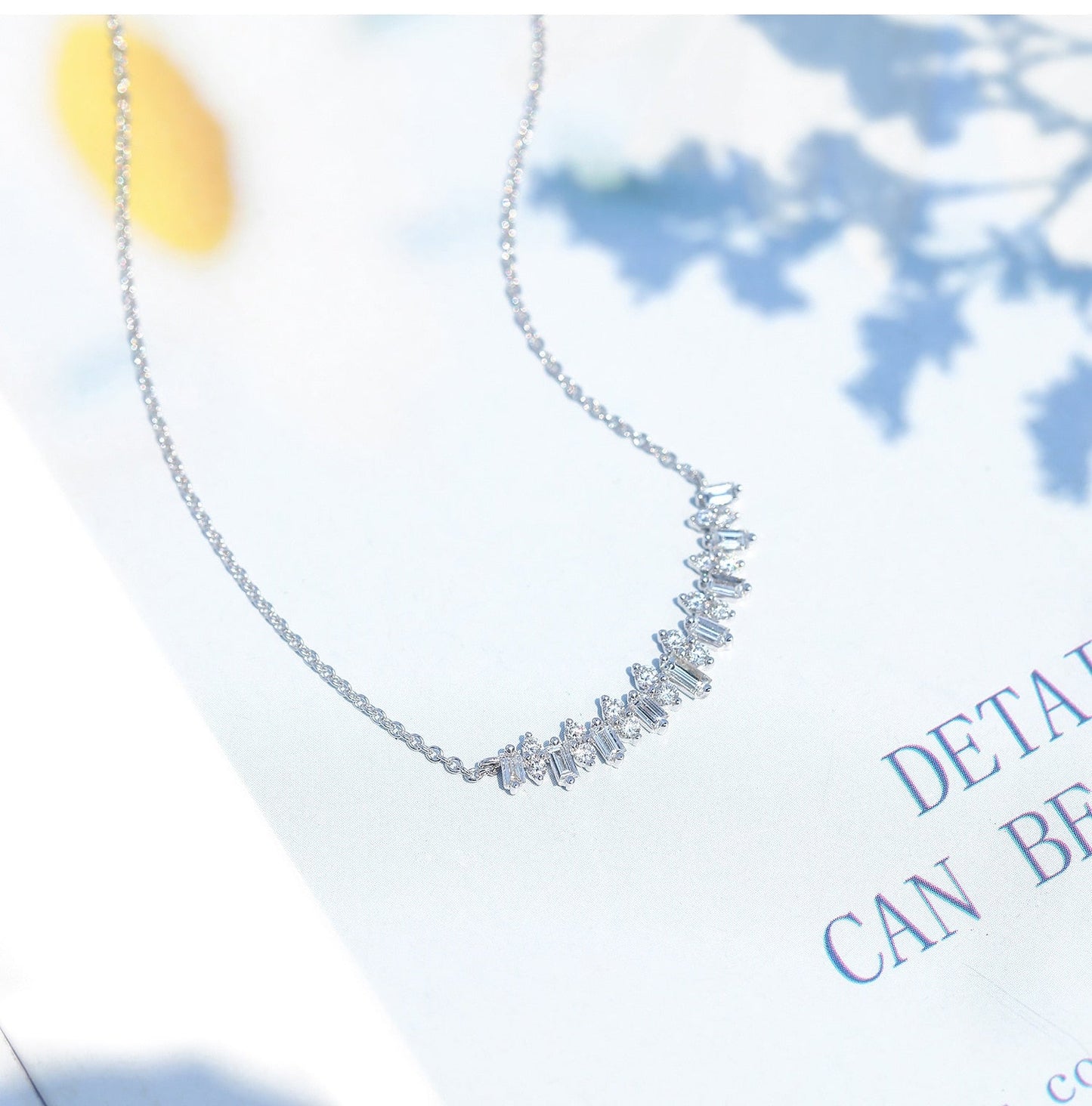 Collier en argent avec des zircons