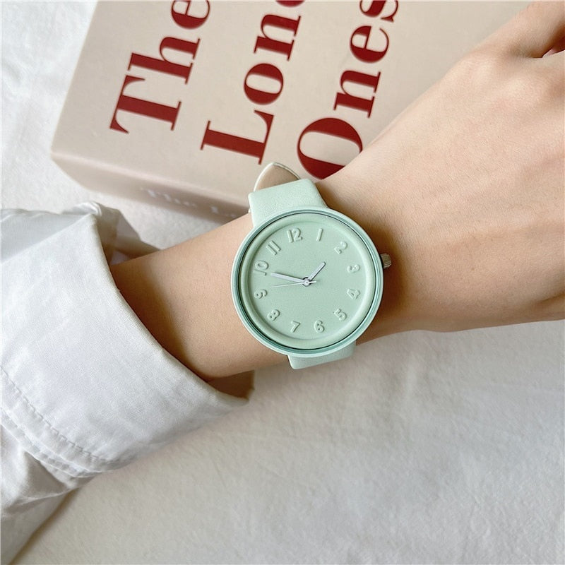 Montre minimaliste ronde pour femmes