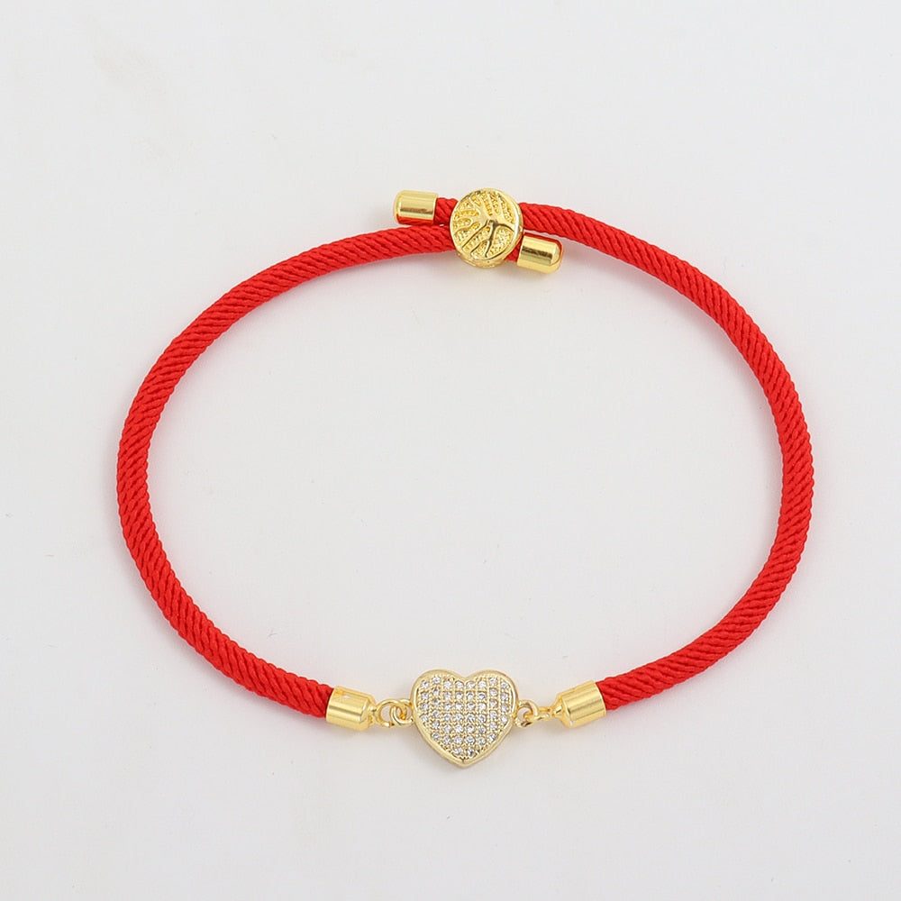 Bracelet avec un fil et un cœur
