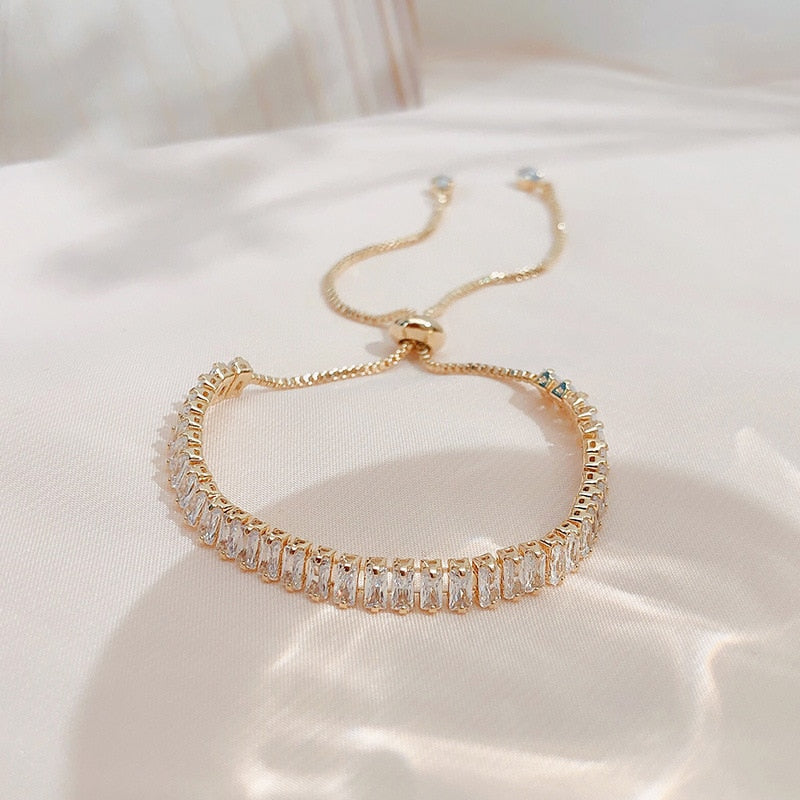 Bracelet avec des zircons étincelants