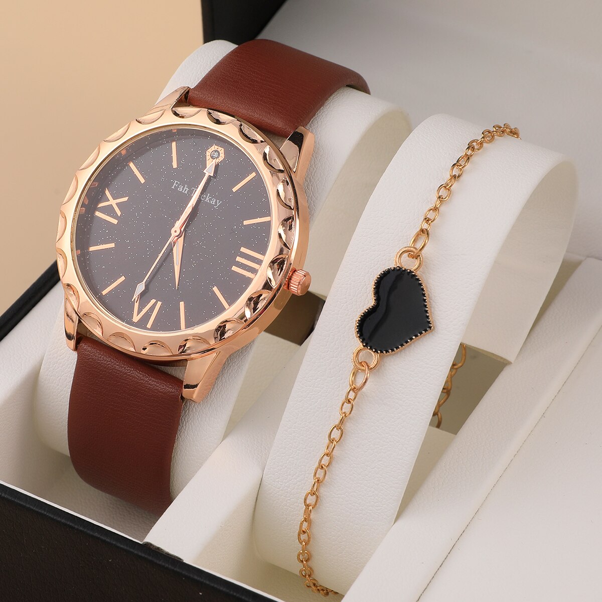 Montre pour femmes avec accents dorés sur le bracelet