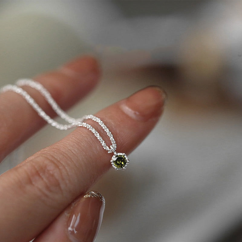Collier minimaliste avec un œillet