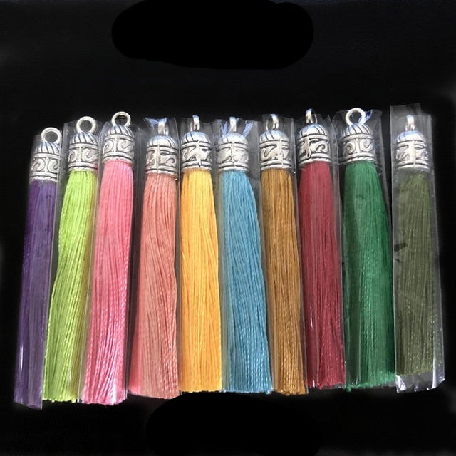 Pendentifs de bijoux - pompons
