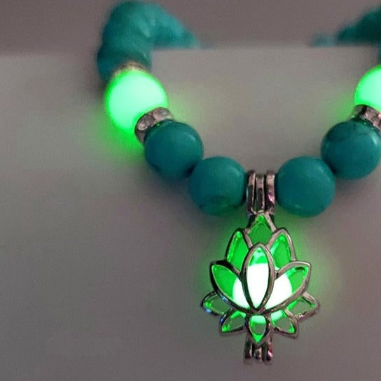 Bracelet lotus lumineux dans le noir