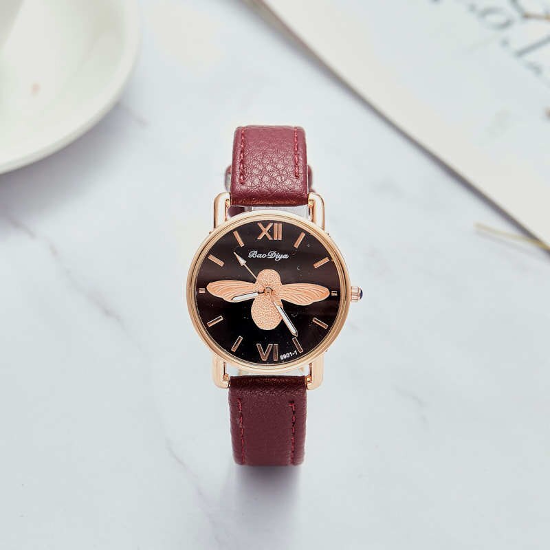 Montre pour dames avec motif d'abeille.