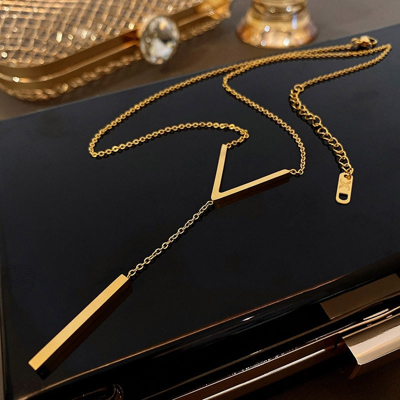 Collier en forme de V long