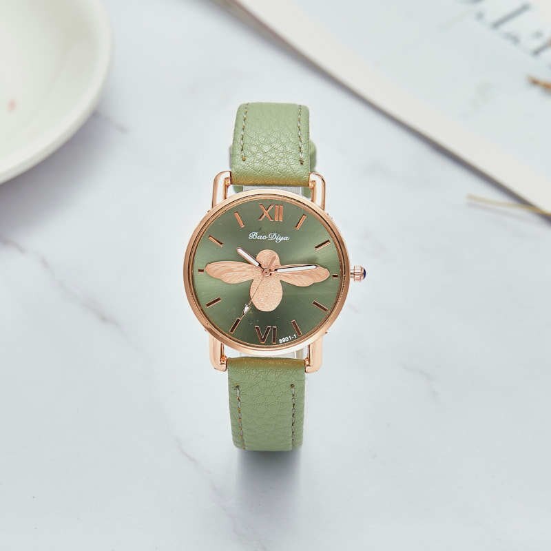 Montre pour dames avec motif d'abeille.