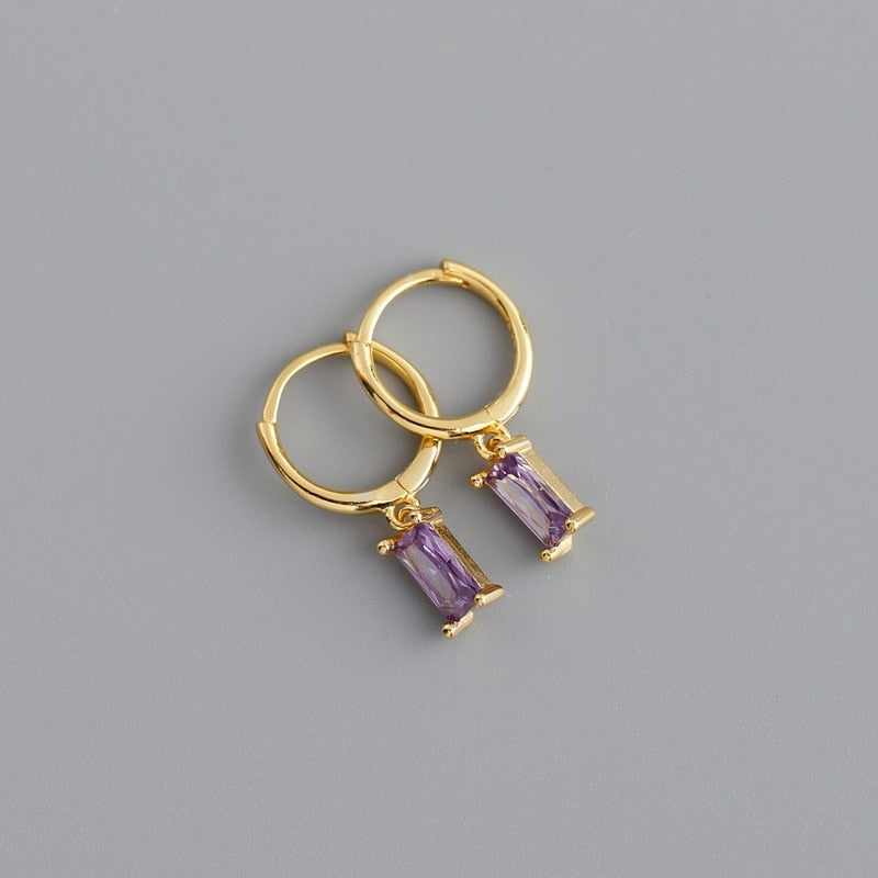 Boucles d'oreilles rondes avec des zircones cubiques pendantes