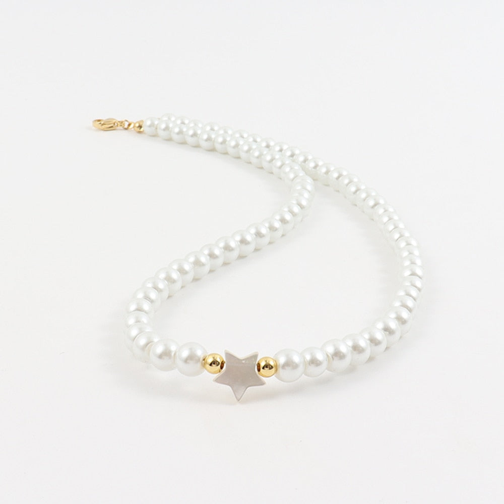 Collier délicat avec des perles