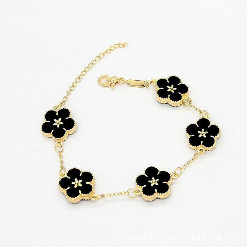 Bracelet avec des fleurs colorées