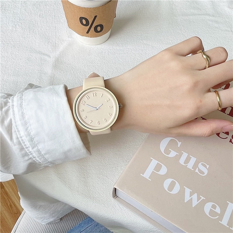 Montre minimaliste ronde pour femmes