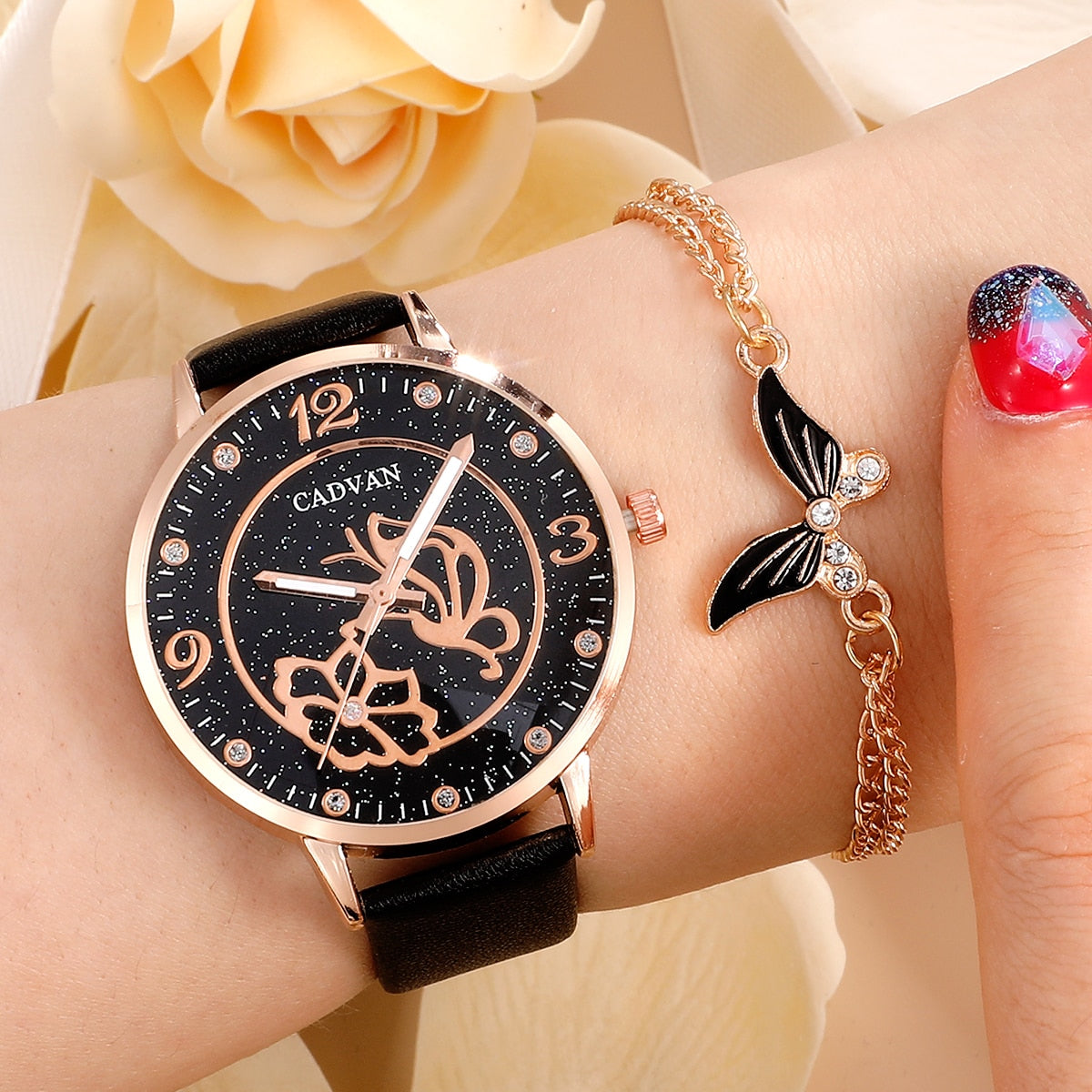 Montre pour femmes avec un motif de papillon