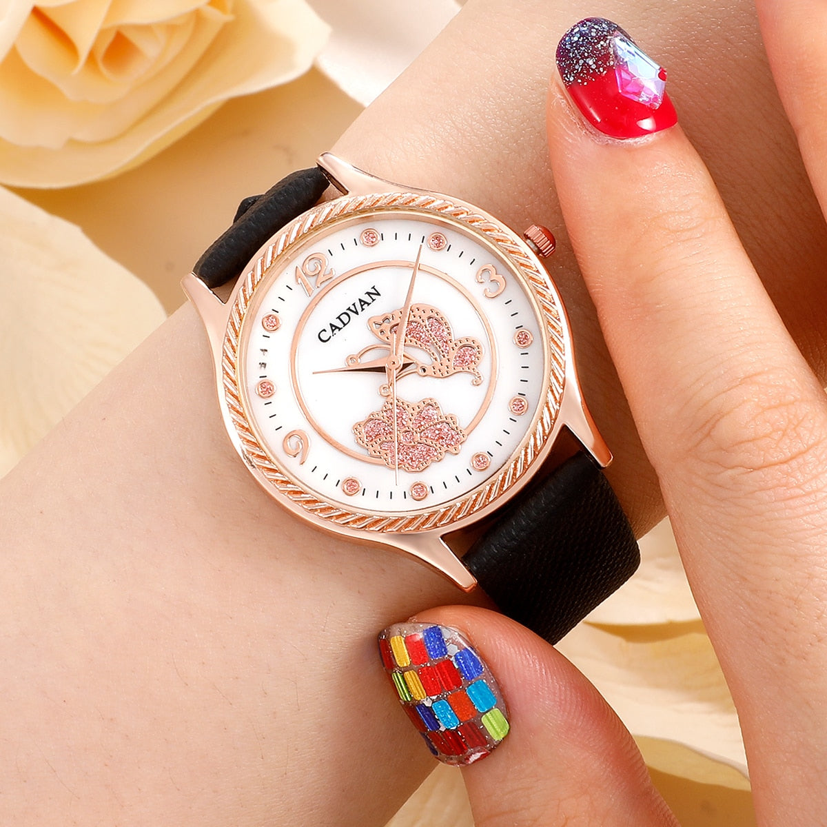 Montre pour femmes avec un motif de papillon