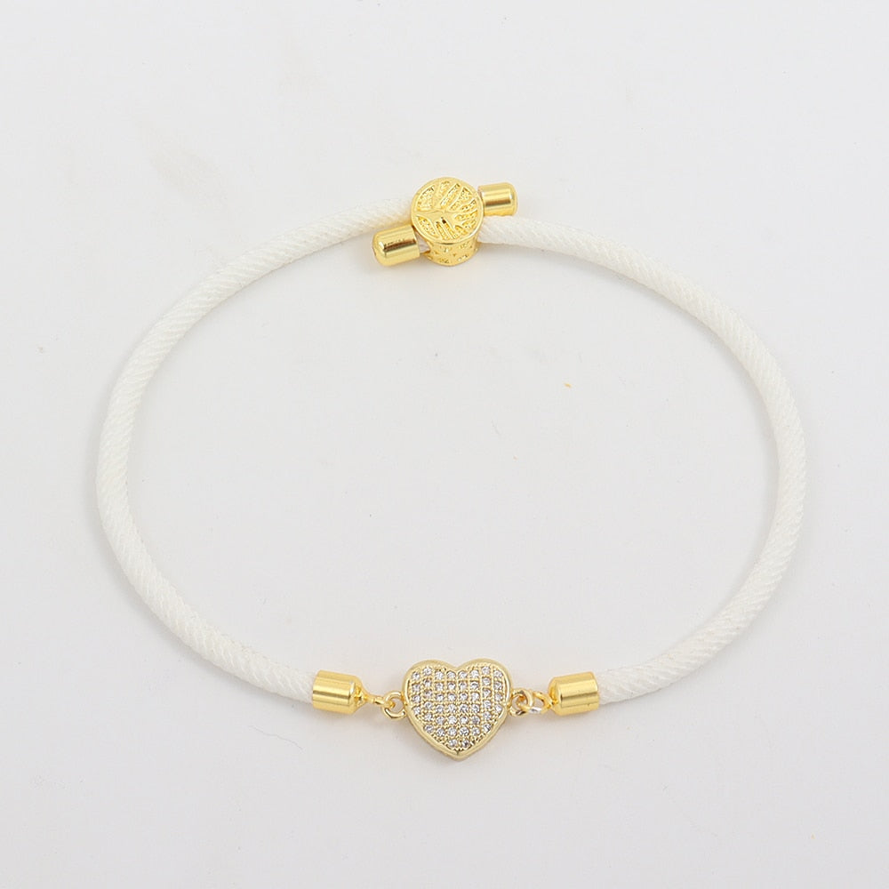 Bracelet avec un fil et un cœur