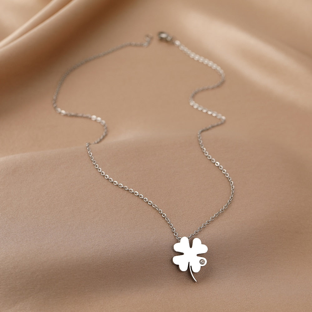 Collier avec trèfle à quatre feuilles