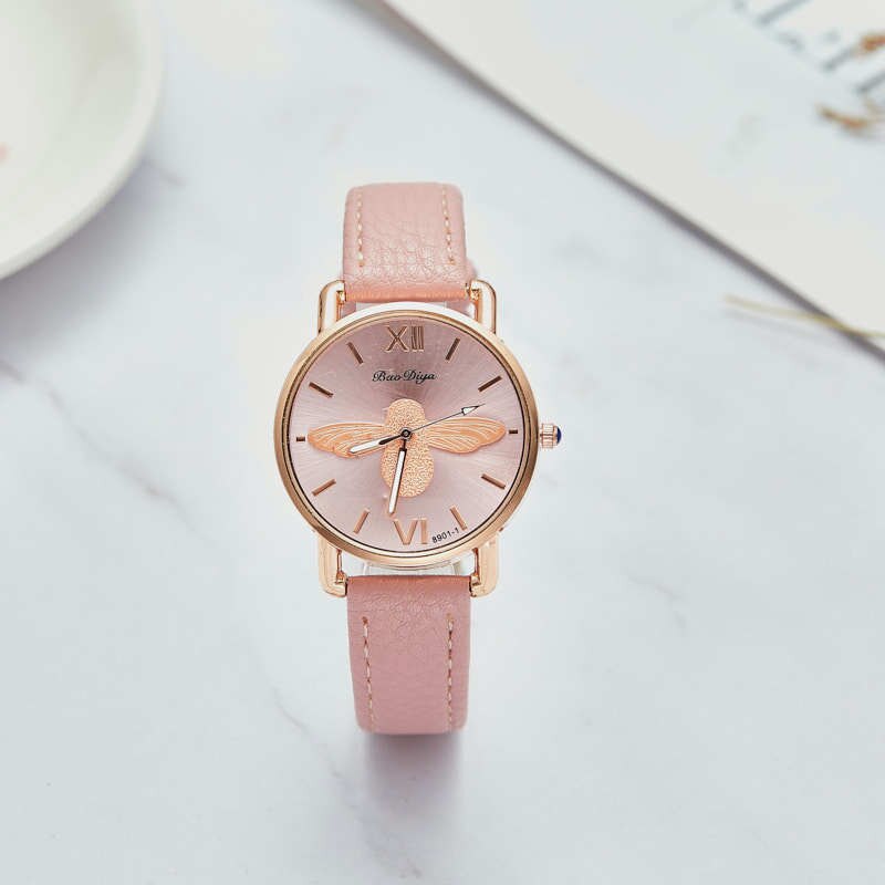 Montre pour dames avec motif d'abeille.