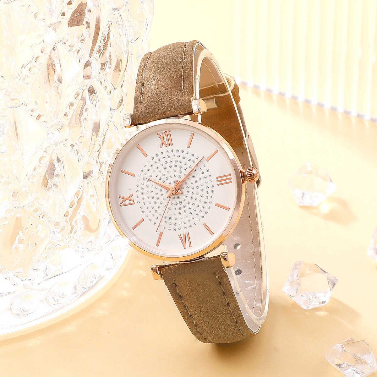 Montre pour femmes avec un motif minimaliste