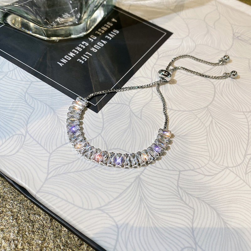Bracelet avec des zircons étincelants