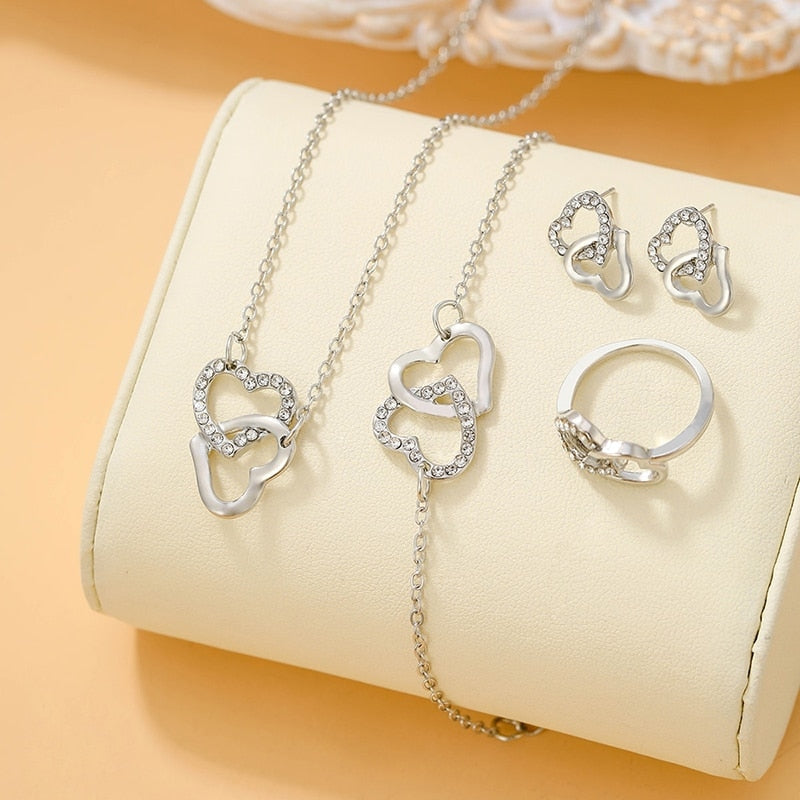 Ensemble de bijoux avec des cœurs