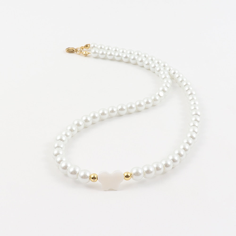 Collier délicat avec des perles
