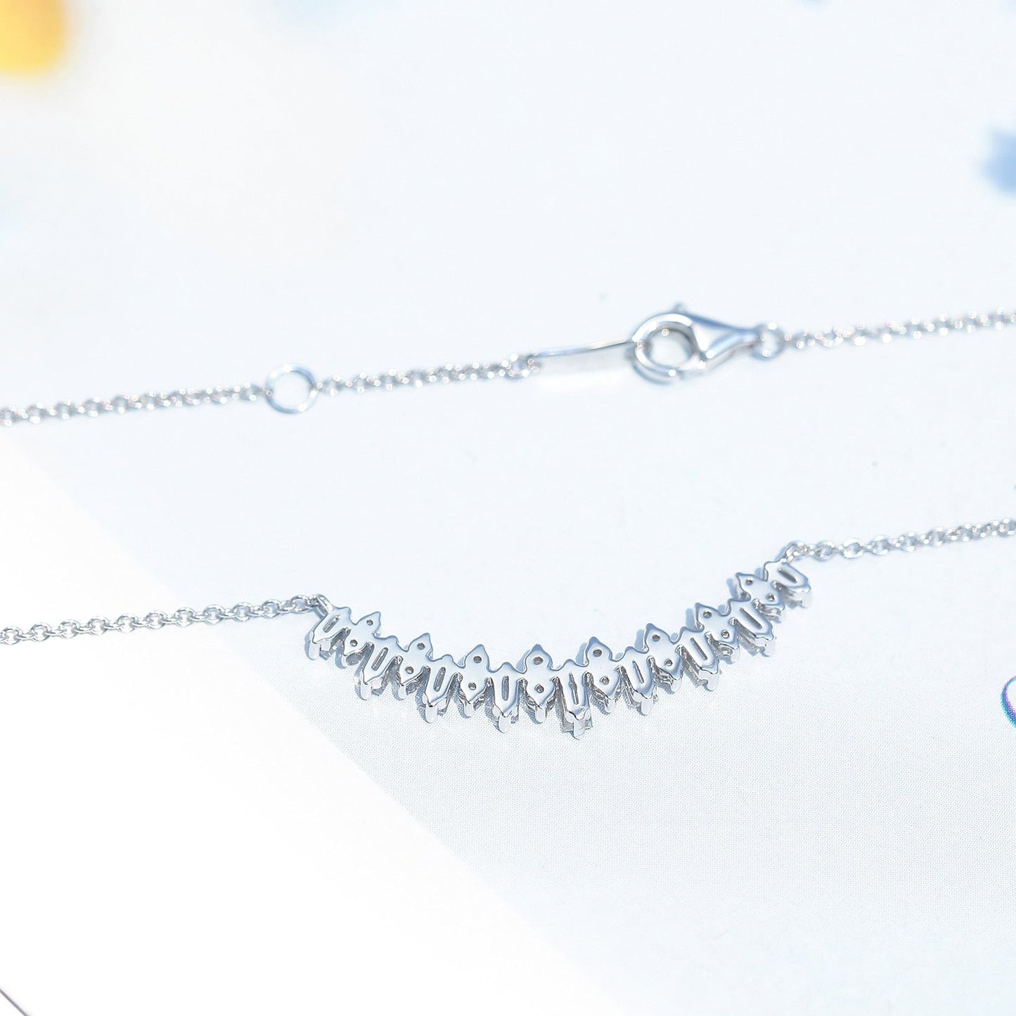 Collier en argent avec des zircons